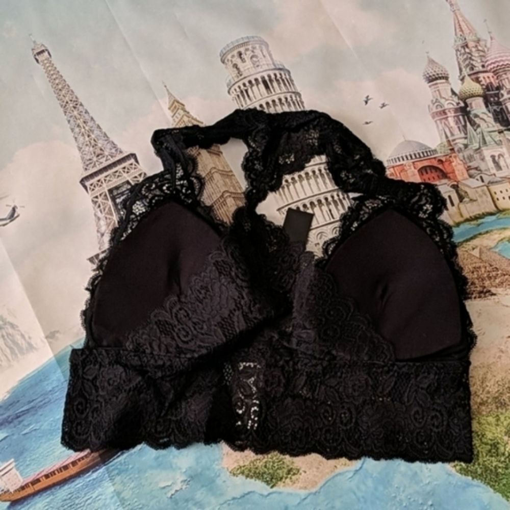 Black lace front close bralette - Picture 3 of 8